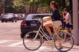 kobieta na rowerze